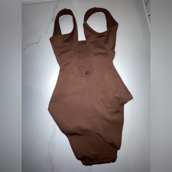 NWT Skims Sculpting swim tank one piece - Picture 6 of 7